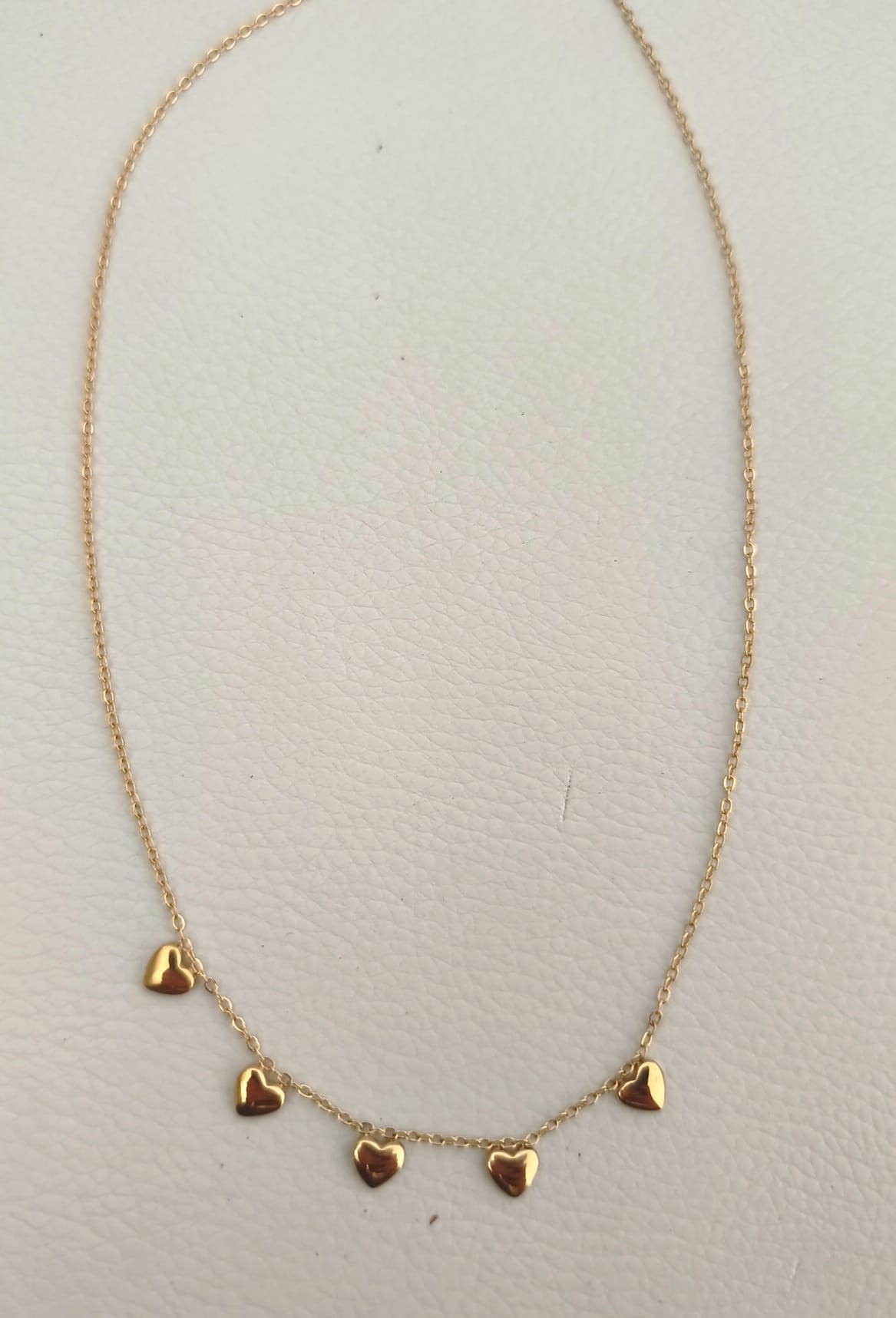 COLLAR CON CHARMS CORAZONES DORADO - Imagen 2