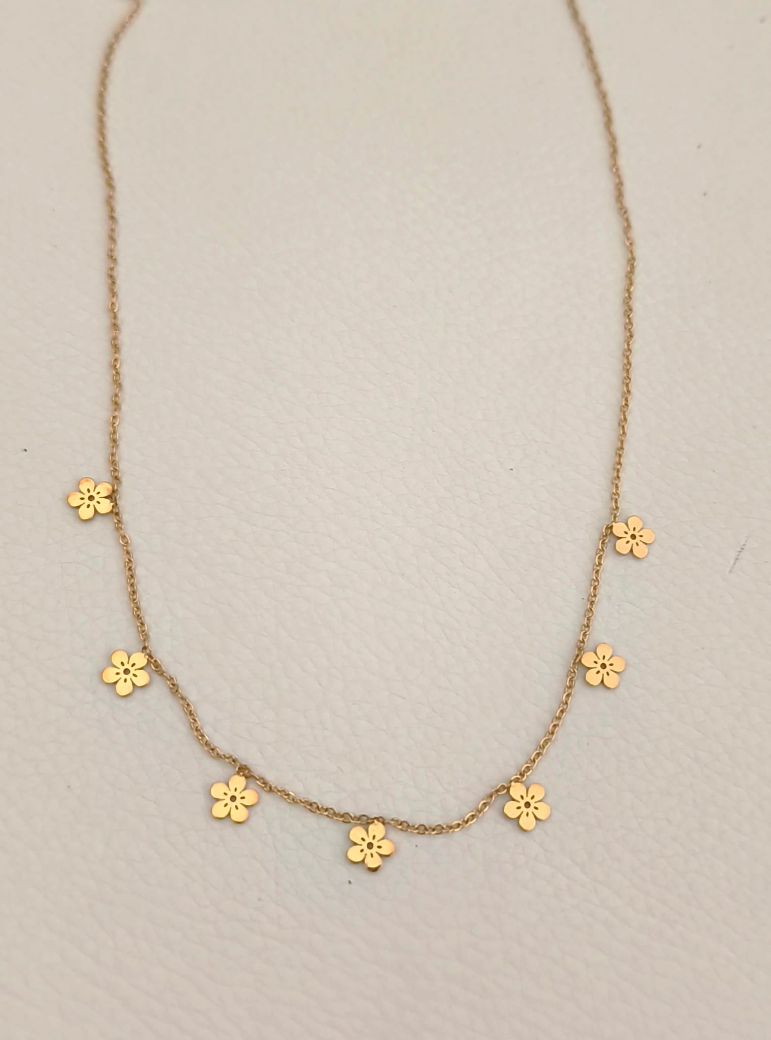 COLLAR CON CHARMS FLORES DORADO - Imagen 2